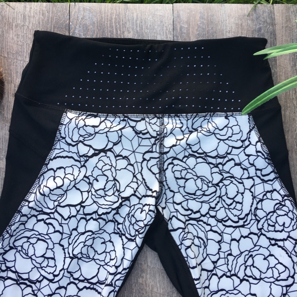 RBX STUDIO SKETCHY FLORAL YOGA CAPRI - Picture 3 of 8